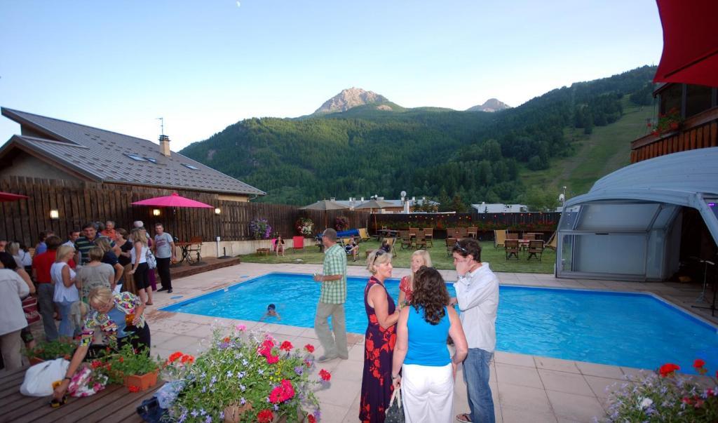 Hôtel Plein Sud et piscine *** Serre Chevalier Exterior foto