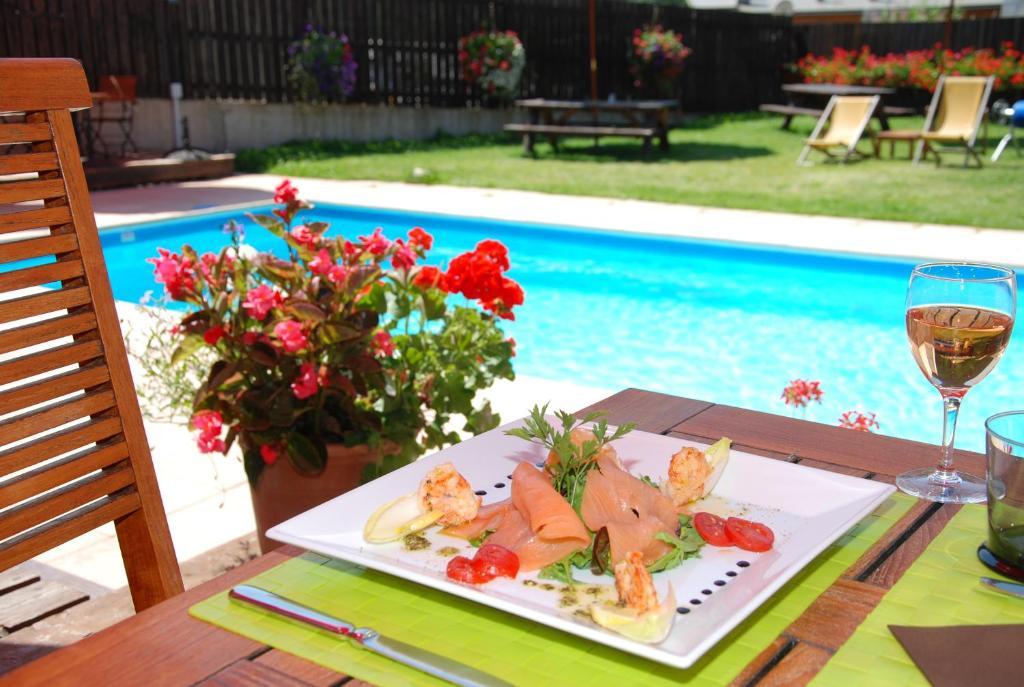 Hôtel Plein Sud et piscine *** Serre Chevalier Exterior foto