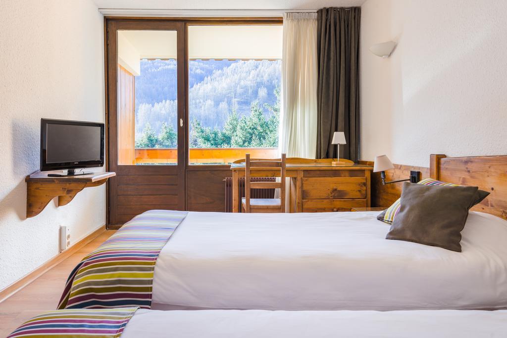 Hôtel Plein Sud et piscine *** Serre Chevalier Exterior foto